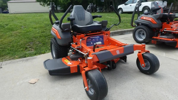 Husqvarna 48" Z448 Zero Turn Mower 22HP KAW +Bonus 522L Trimmer (Scratch and Dent) - Image 3