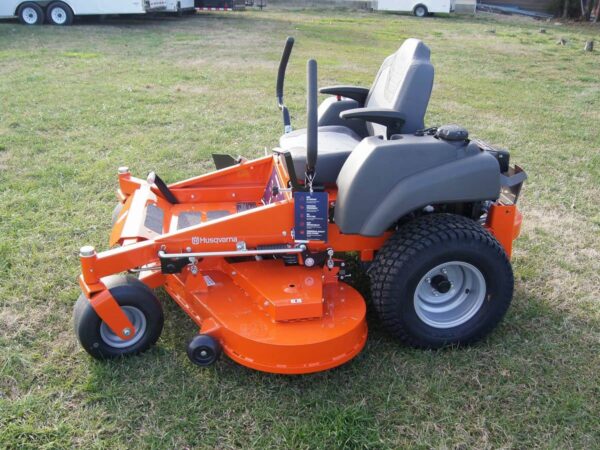 Husqvarna MZ61 61" Zero Turn Lawn Mower 24HP KAW (Scratch and Dent) - Image 3