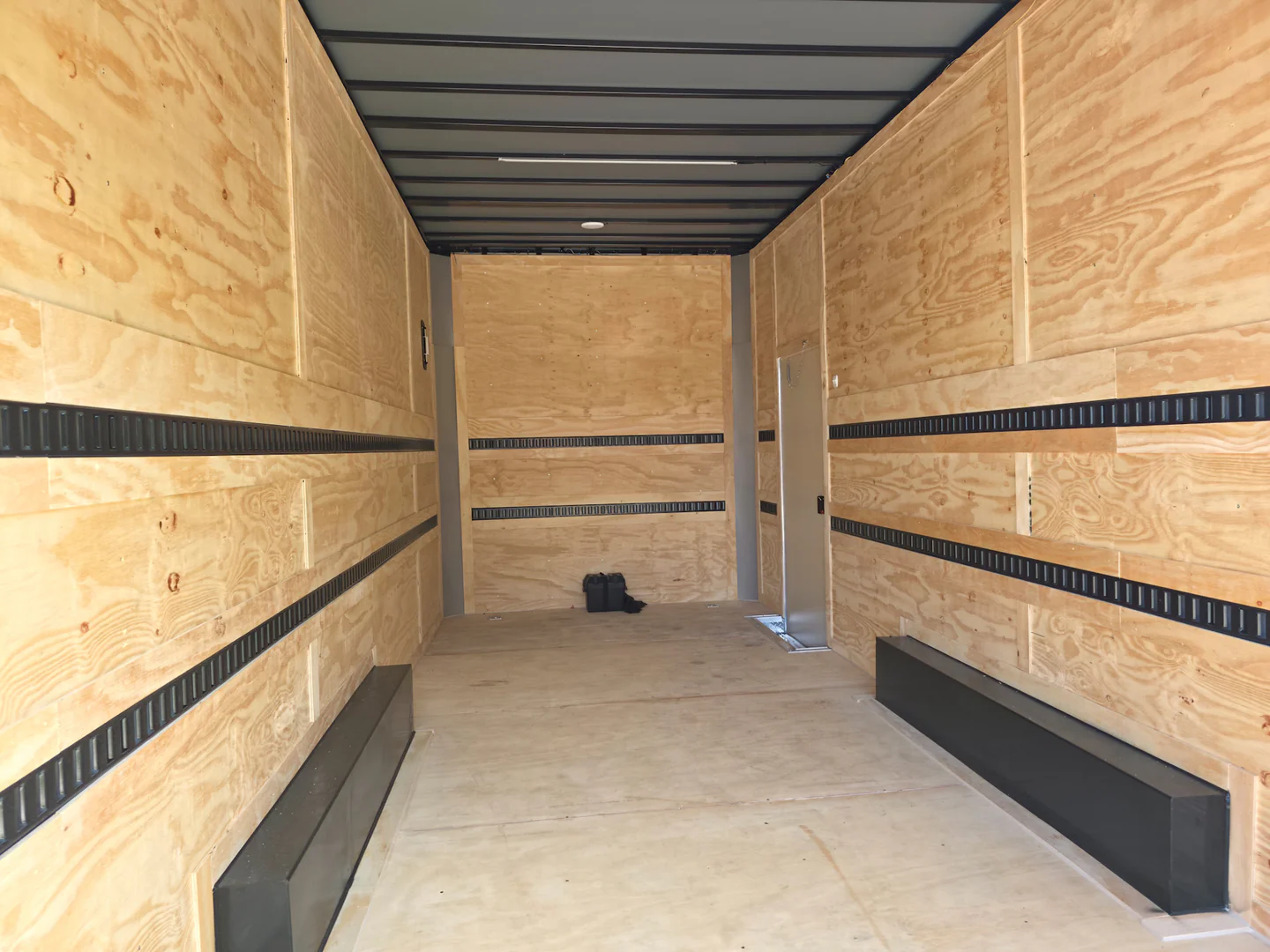 8.5x20 Enclosed Flat Nose with 9' Interior Height (2) 7,000LB Axles - Image 6